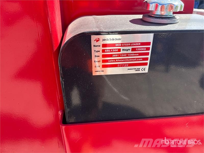  SSL1300-RED Mini Yanmar Diesel Compact Track Loade لوادر انزلاقية التوجيه