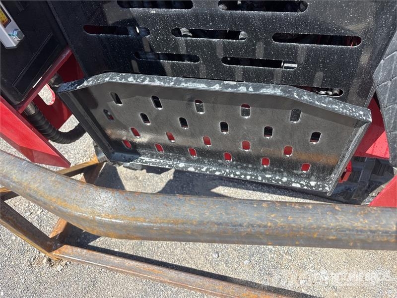  SSL1500-RED Mini Compact Track Loader (Unused) Šmykom riadené nakladače