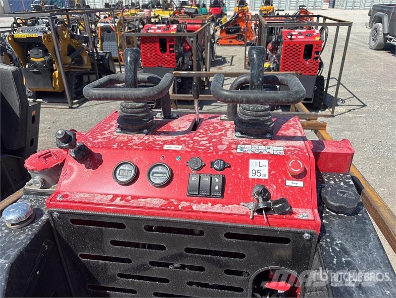  SSL1500-RED Mini Compact Track Loader (Unused) Šmykom riadené nakladače