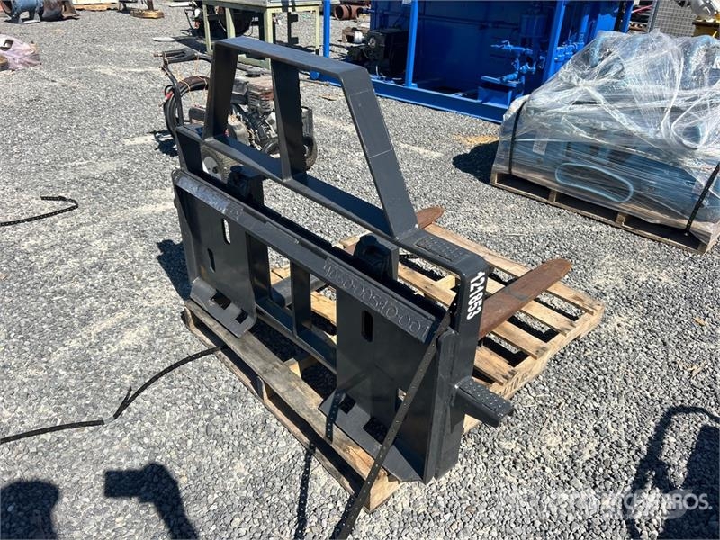 Star 110EC-ITA 42 in Skid Steer Forks Garfos