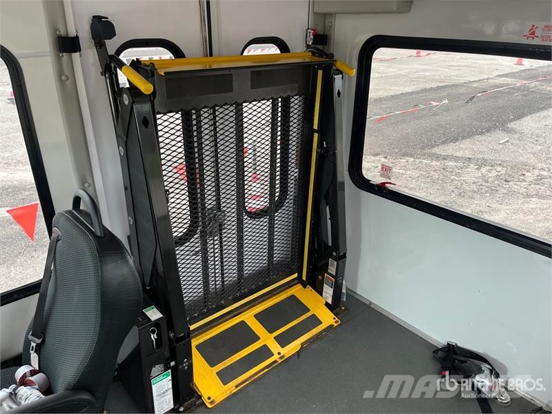 Starcraft Transit T350H 4x2 6-Seat Mini Bus Μίνι λεωφορεία