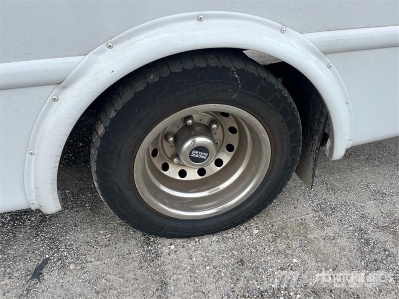 Starcraft Transit T350H 4x2 6-Seat Mini Bus Μίνι λεωφορεία