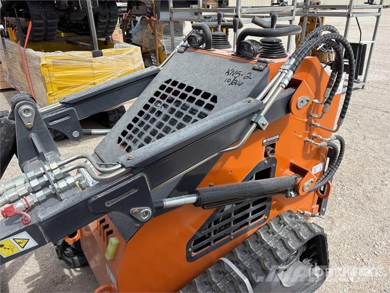 STARVOX SV-480 Mini Compact Track Loader (Unused) Skid steer loaders