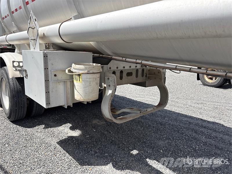 Stephens MC407 8400 gal T/A Tanker Trailer Cisterna