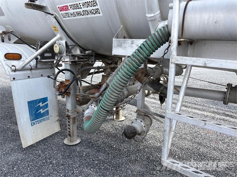 Stephens MC407 8400 gal T/A Tanker Trailer Cisterna