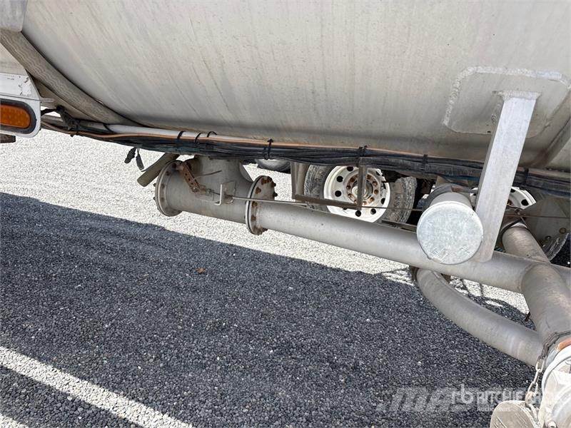 Stephens MC407 8400 gal T/A Tanker Trailer Cisterna