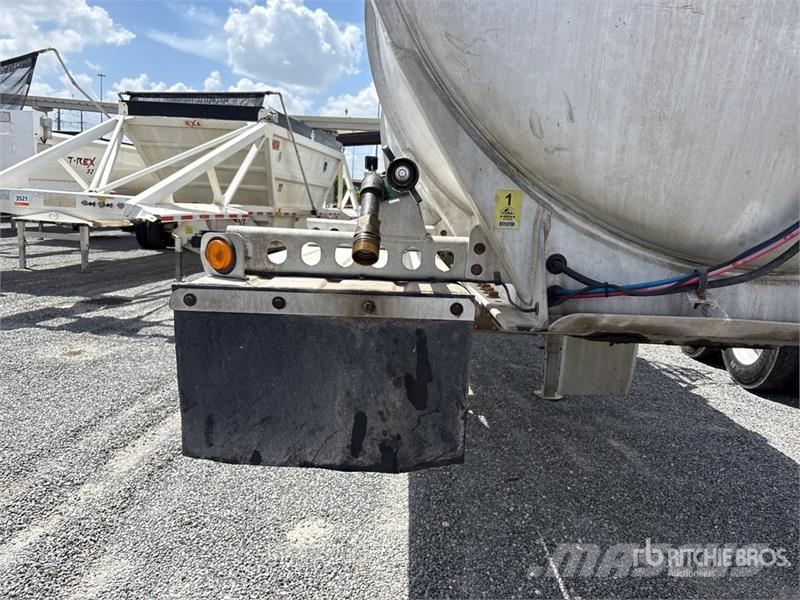 Stephens MC407 8400 gal T/A Tanker Trailer Cisterna