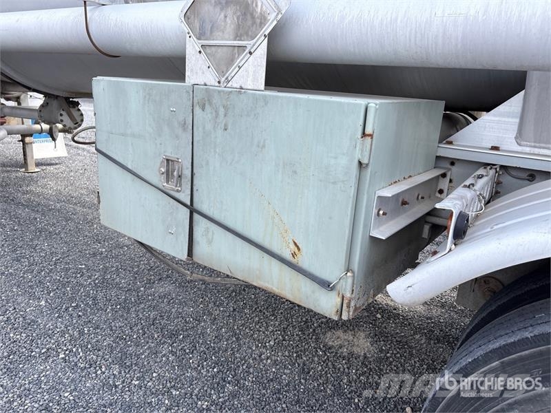 Stephens MC407 8400 gal T/A Tanker Trailer Cisterna