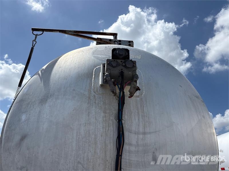 Stephens MC407 8400 gal T/A Tanker Trailer Cisterna