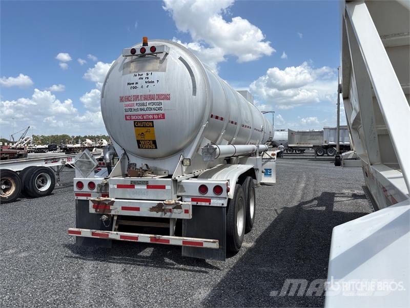 Stephens MC407 8400 gal T/A Tanker Trailer Cisterna