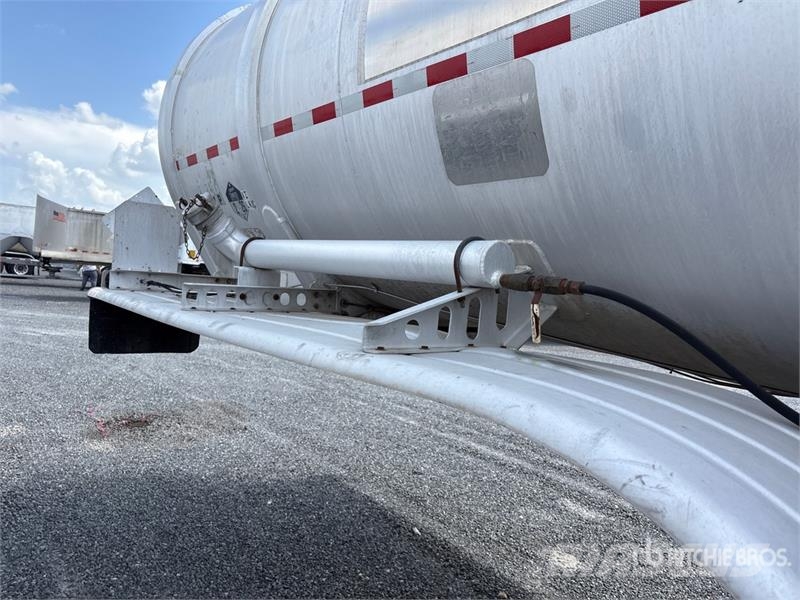 Stephens MC407 8400 gal T/A Tanker Trailer Cisterna