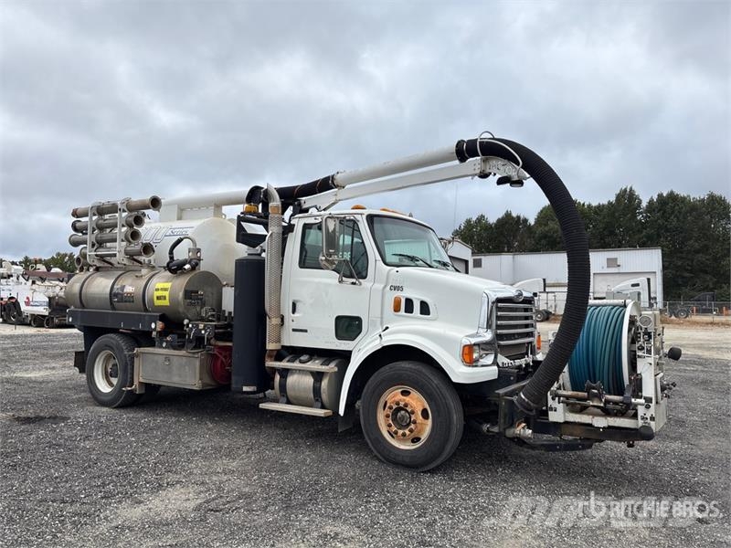 Sterling 2103-16 on Sterling 4x2 Vacuum Excavator Truck Kombinētās vakumsūkņa mašīnas