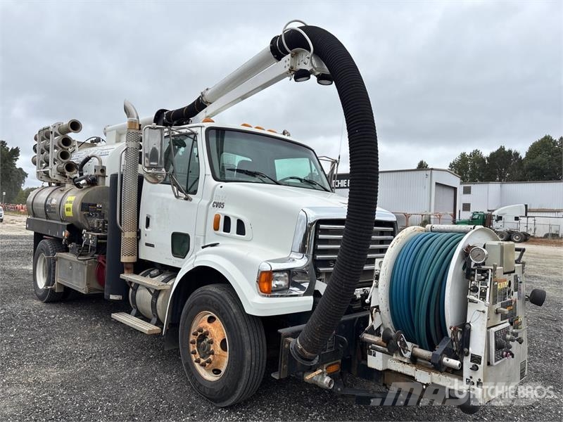 Sterling 2103-16 on Sterling 4x2 Vacuum Excavator Truck Kombinētās vakumsūkņa mašīnas