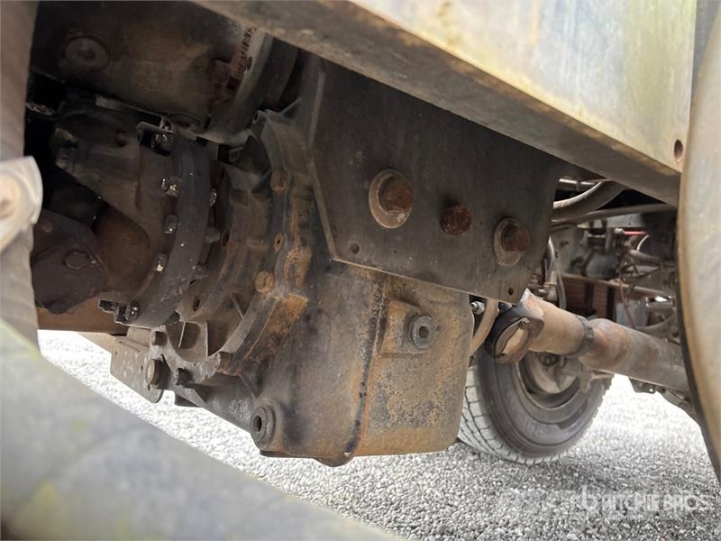 Sterling 2103-16 on Sterling 4x2 Vacuum Excavator Truck Kombinētās vakumsūkņa mašīnas