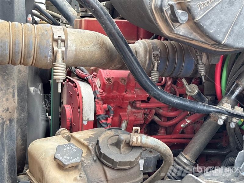 Sterling 2103-16 on Sterling 4x2 Vacuum Excavator Truck Kombinētās vakumsūkņa mašīnas