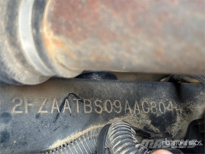Sterling 2103-16 on Sterling 4x2 Vacuum Excavator Truck Kombinētās vakumsūkņa mašīnas
