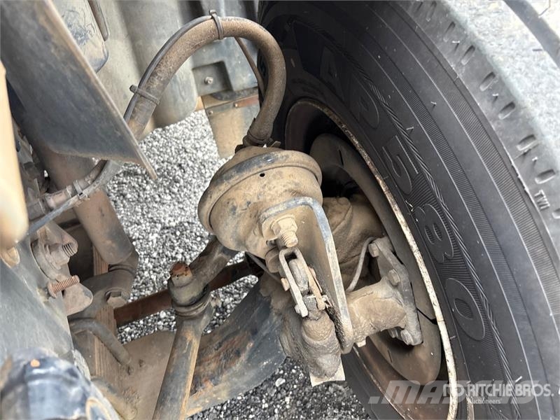 Sterling 2103-16 on Sterling 4x2 Vacuum Excavator Truck Kombinētās vakumsūkņa mašīnas