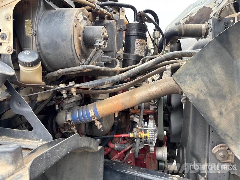 Sterling 2103-16 on Sterling 4x2 Vacuum Excavator Truck Kombinētās vakumsūkņa mašīnas