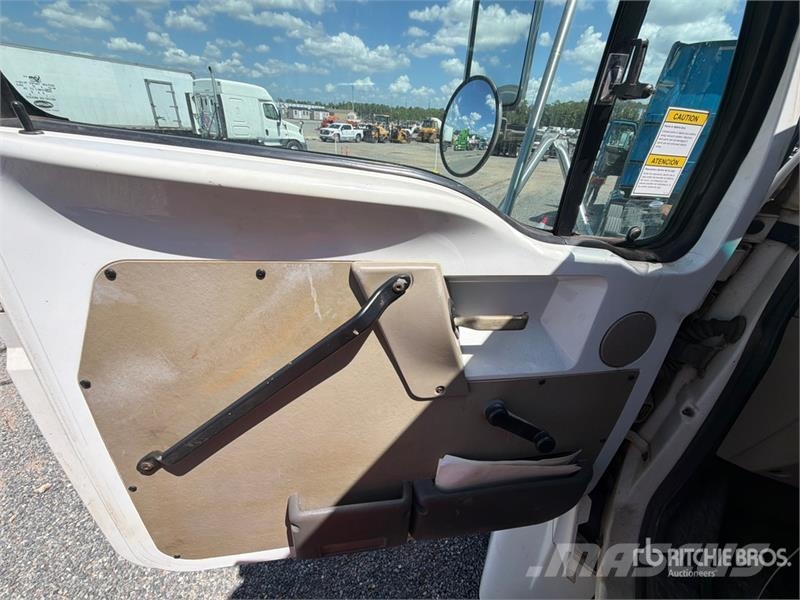 Sterling 2112 on Sterling LT9500 6x4 Sewer Cleaner Truck Slamsugere