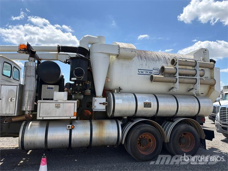 Sterling 2112 on Sterling LT9500 6x4 Sewer Cleaner Truck Slamsugere