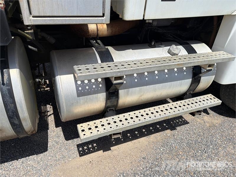 Sterling 2112 on Sterling LT9500 6x4 Sewer Cleaner Truck Slamsugere