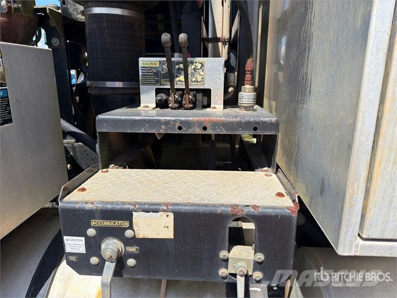 Sterling 2112 on Sterling LT9500 6x4 Sewer Cleaner Truck Slamsugere