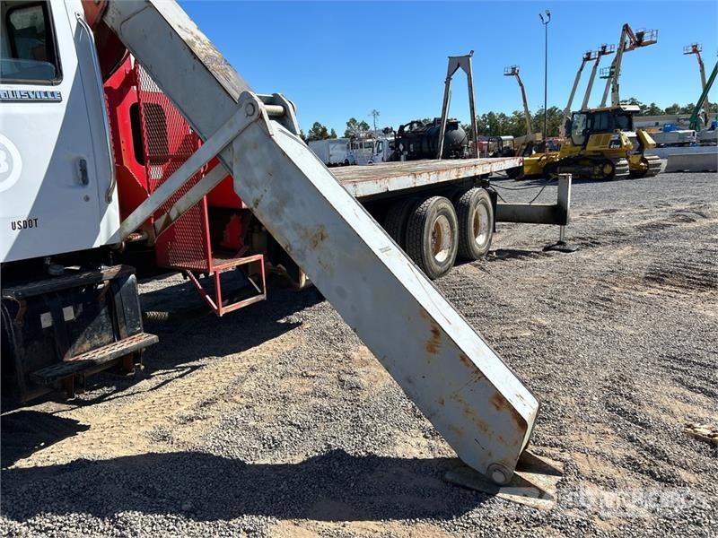 Sterling 2892C 56000 lb Straight Boom on Sterling LT7500 6x Kamioni sa kranom