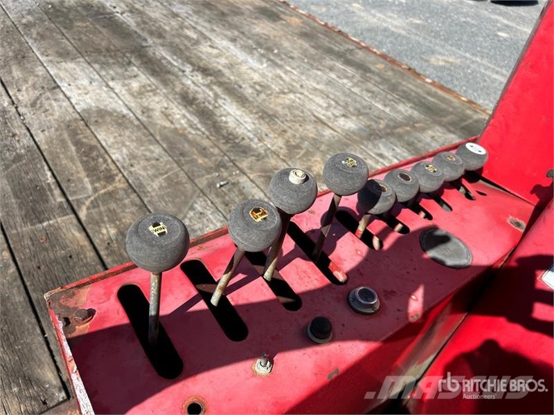 Sterling 3892C 56000 lb Straight Boom on Sterling LT7500 6x Smagās mašīnas ar celtni