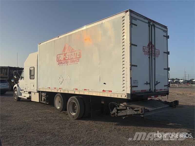 Sterling Acterra Camiones caja cerrada