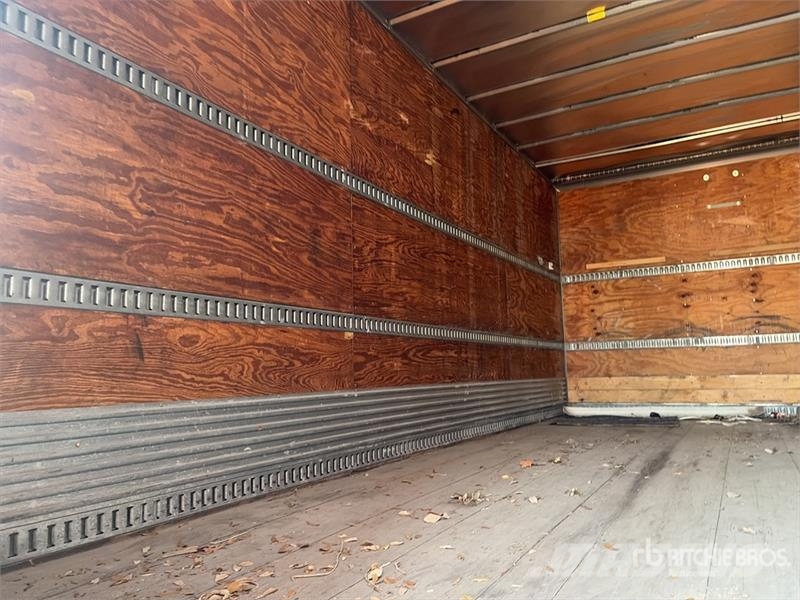 Sterling Acterra Camiones caja cerrada