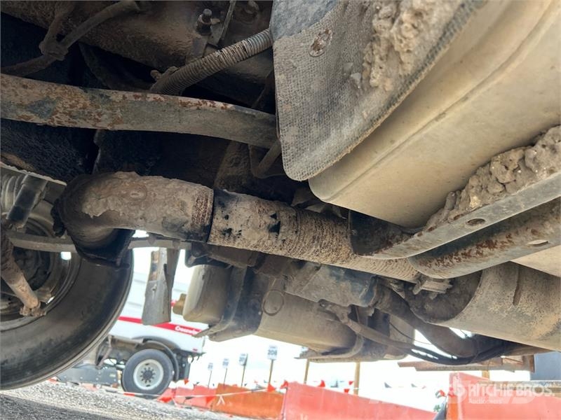 Sterling Acterra 4x2 Fuel and Lube Truck Cysterna