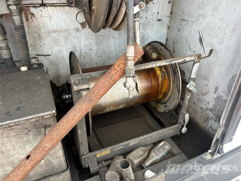 Sterling Acterra 4x2 Fuel and Lube Truck Cysterna