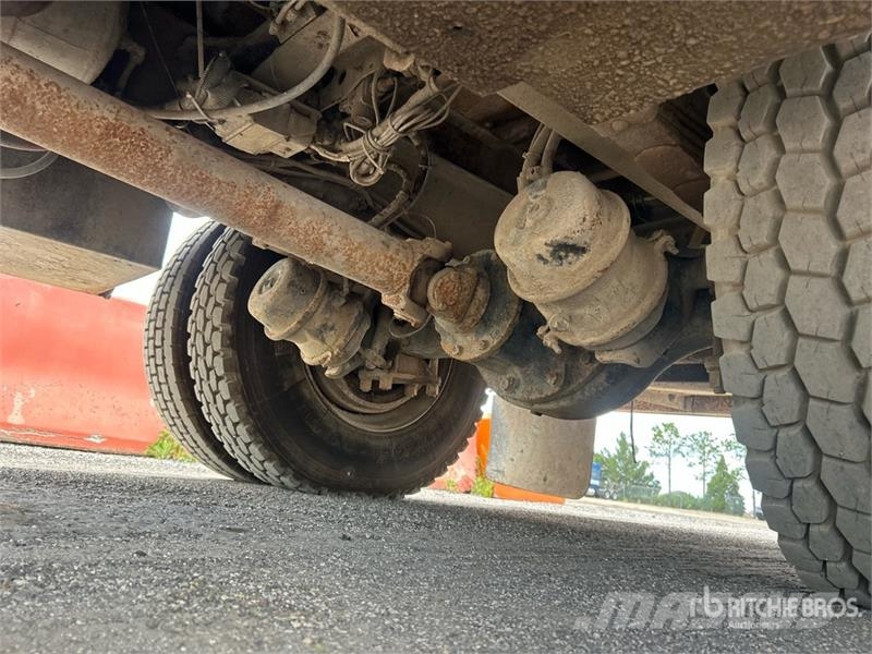Sterling Acterra 4x2 Fuel and Lube Truck Cysterna