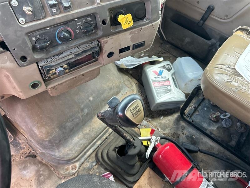Sterling Acterra 4x2 Fuel and Lube Truck Cysterna