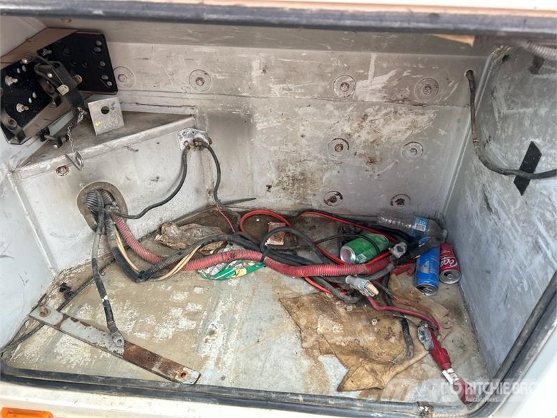 Sterling Acterra 4x2 Fuel and Lube Truck Cysterna