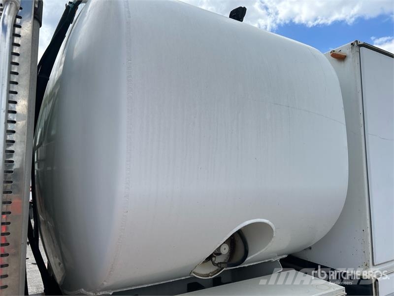 Sterling Acterra 4x2 Fuel and Lube Truck Cysterna