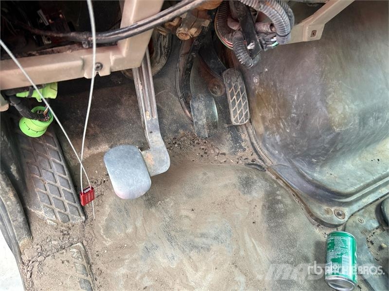 Sterling Acterra 4x2 Fuel and Lube Truck Cysterna