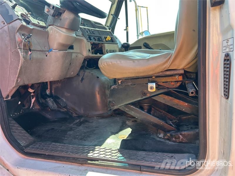 Sterling L7500 Waste trucks