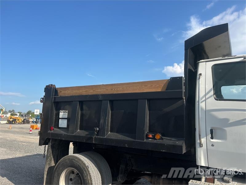 Sterling L7500 شاحنات قلابة