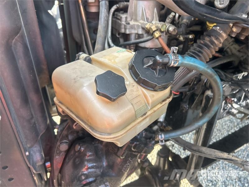 Sterling L7500 شاحنات قلابة