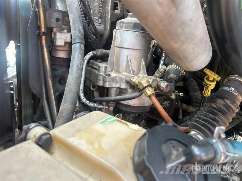 Sterling L7500 شاحنات قلابة