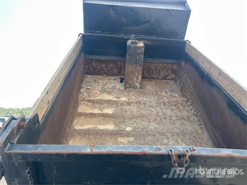 Sterling L7500 شاحنات قلابة
