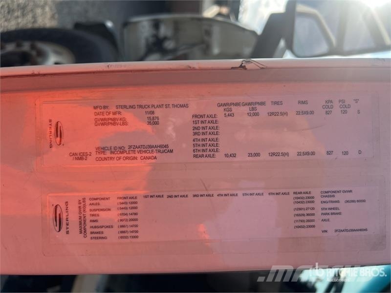 Sterling L7500 شاحنات قلابة