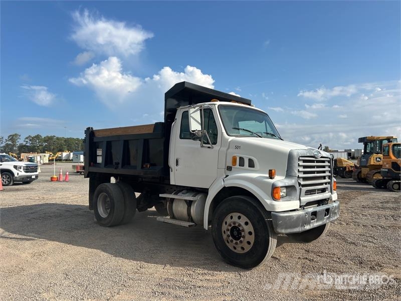 Sterling L7500 شاحنات قلابة