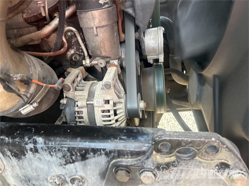 Sterling L7500 شاحنات قلابة