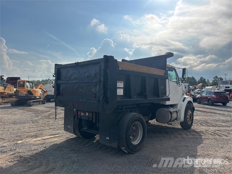 Sterling L7500 شاحنات قلابة