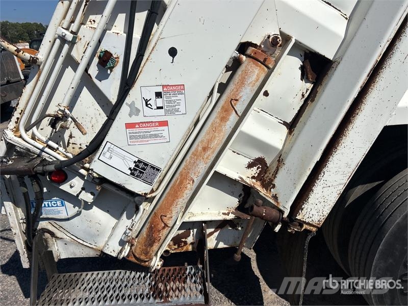 Sterling L7500 Waste trucks