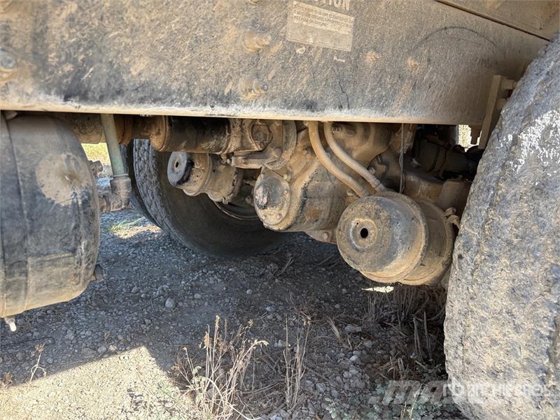 Sterling LT8500 Savivarčių priekabų vilkikai