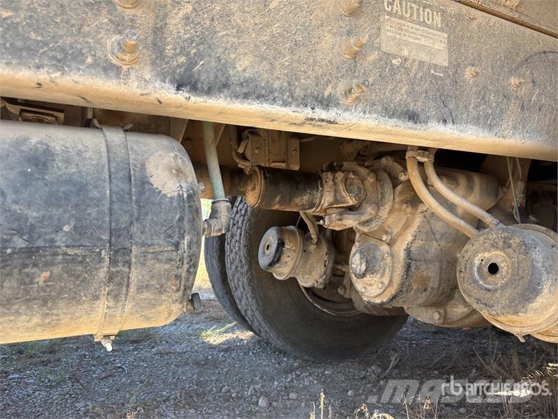 Sterling LT8500 Savivarčių priekabų vilkikai