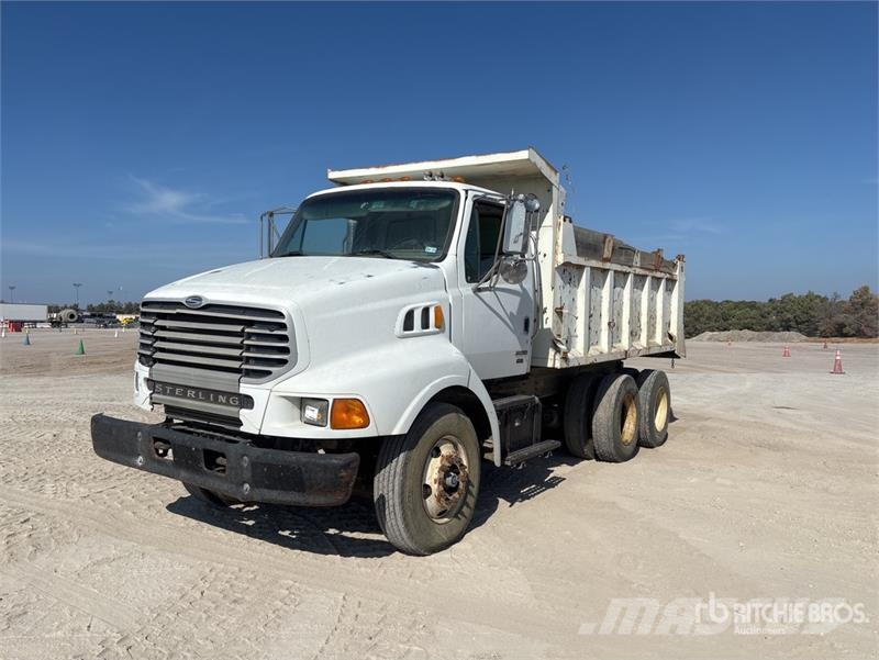 Sterling LT8500 Savivarčių priekabų vilkikai